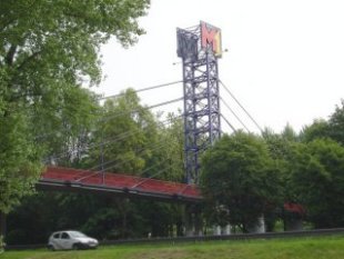 pylon I I