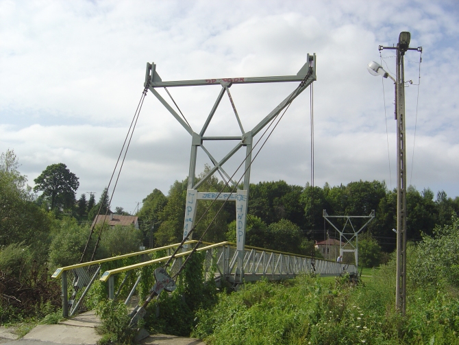 kładka w Ropicy